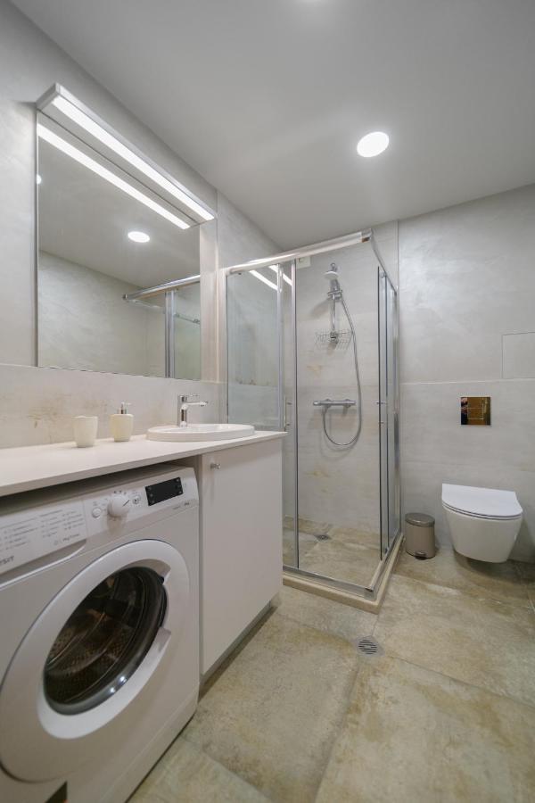 Magdalena Apartment - Two Bathrooms, Perfect City Center Варна Екстериор снимка